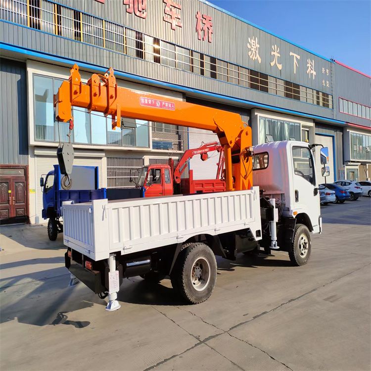 青龙满族自治县三轮随车吊定制 农用改装机自备吊中瑞长期出售